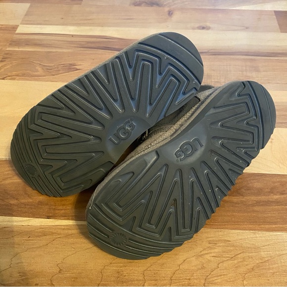 UGG Kids Gray Neumel Boot | 1 - Picture 10 of 10